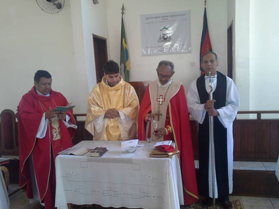Celebração na Igreja com demais autoridades apostólicas