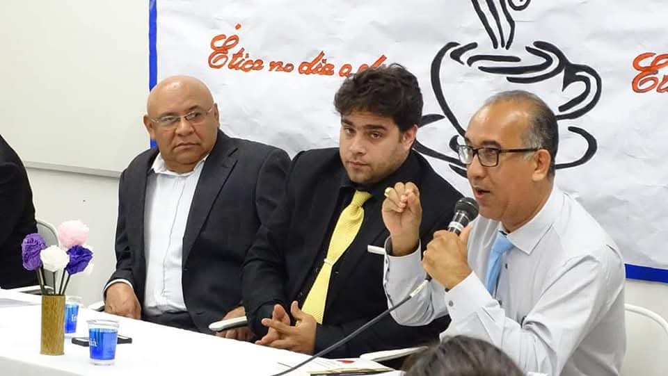 Debate na Universidade do Distrito Federal com Filósofos e Teólogos