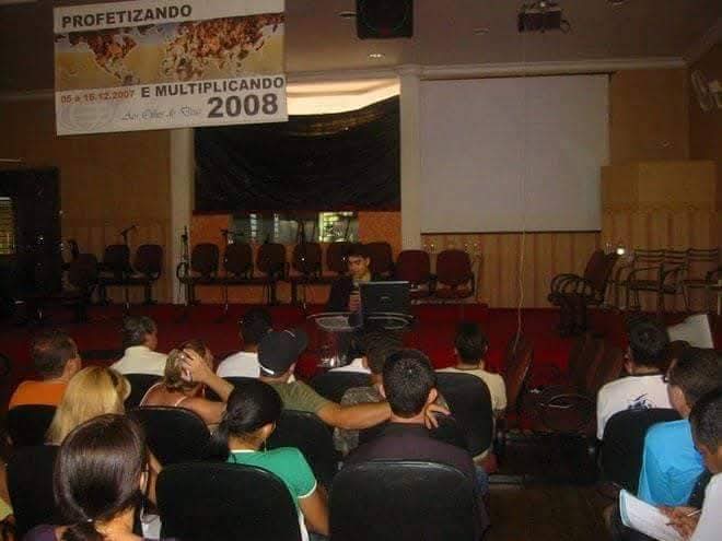 Dr. Italu Colares ministrando sobre a Teologia Vetero Testamentaria em contraste com os Manuscritos de Quran na Igreja Batista Nacional em Pontes e Lacerda.